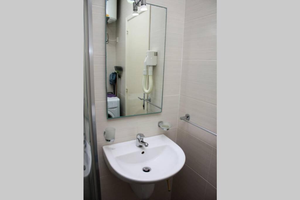 Fiesta Apartment Seaview Меллиеха Экстерьер фото