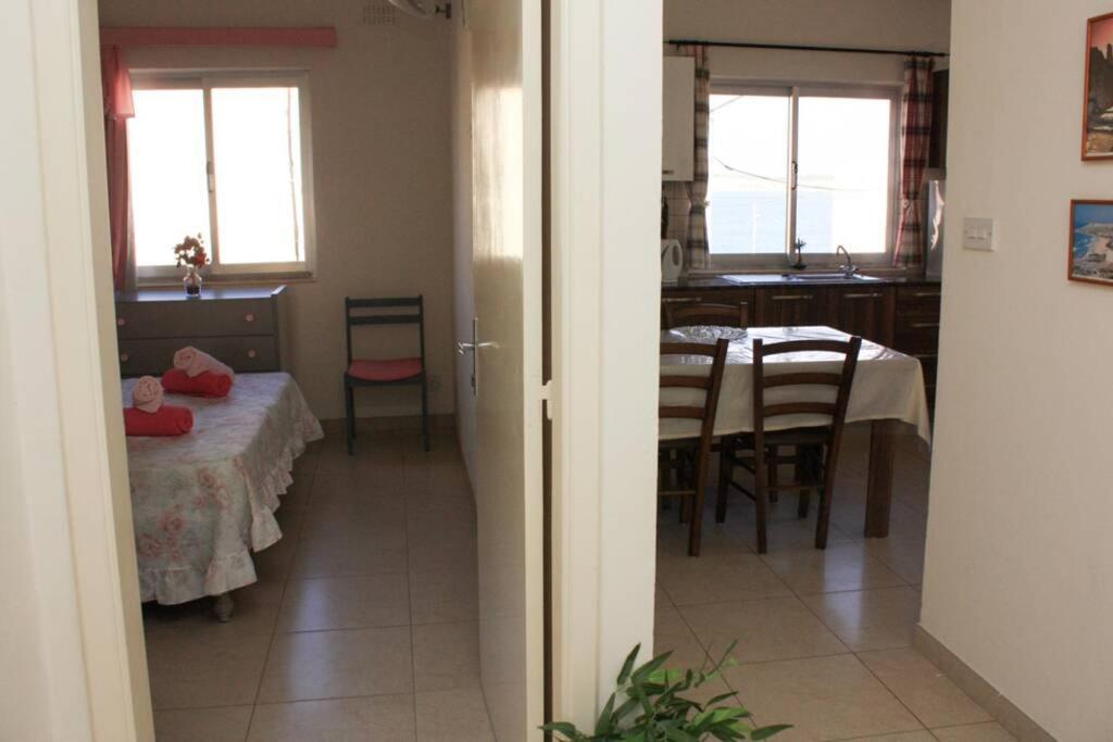 Fiesta Apartment Seaview Меллиеха Экстерьер фото