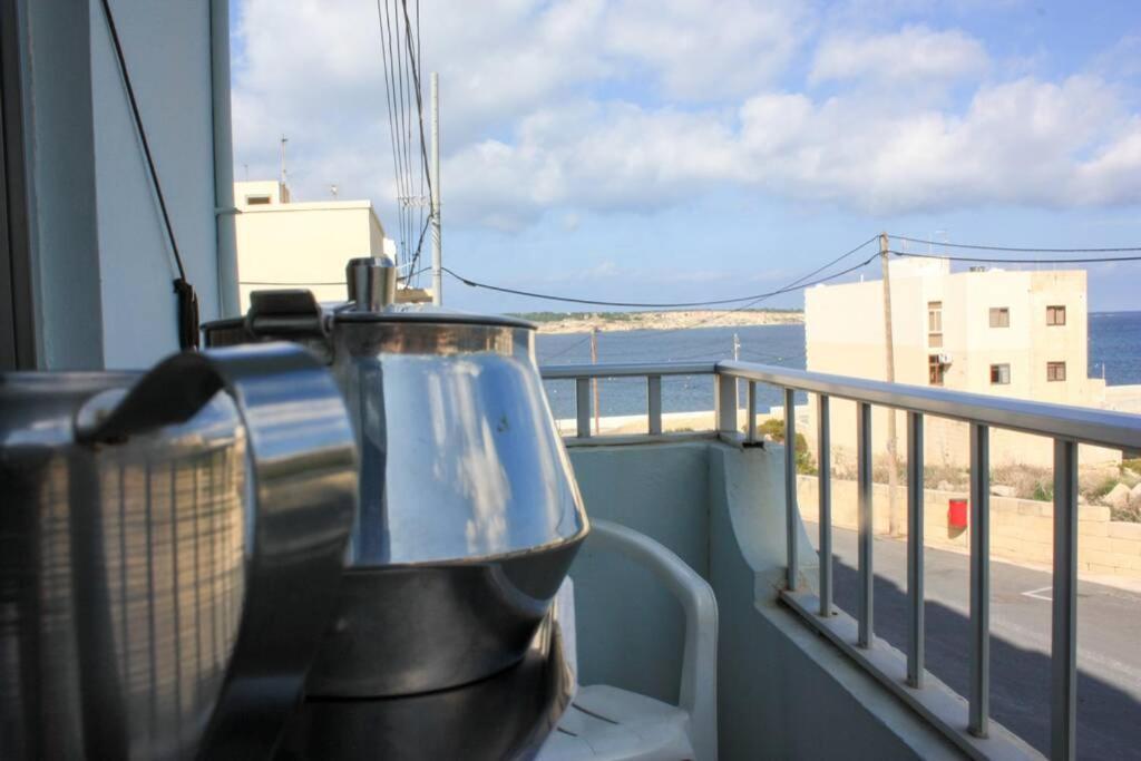 Fiesta Apartment Seaview Меллиеха Экстерьер фото