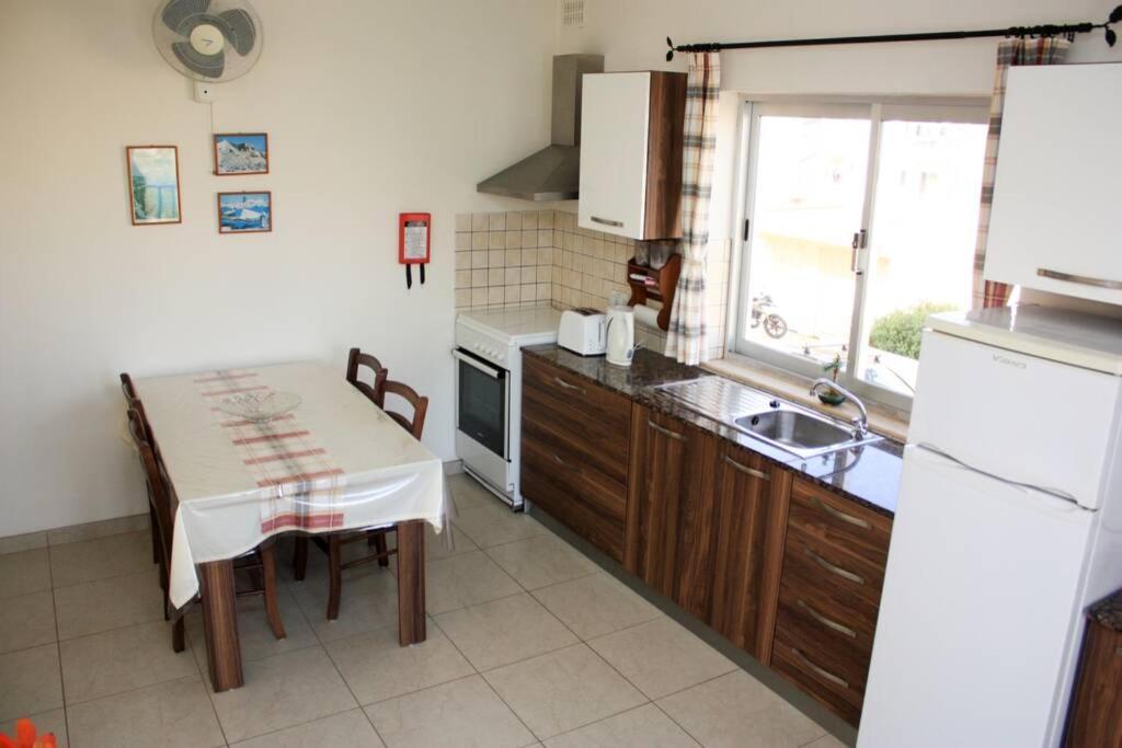 Fiesta Apartment Seaview Меллиеха Экстерьер фото