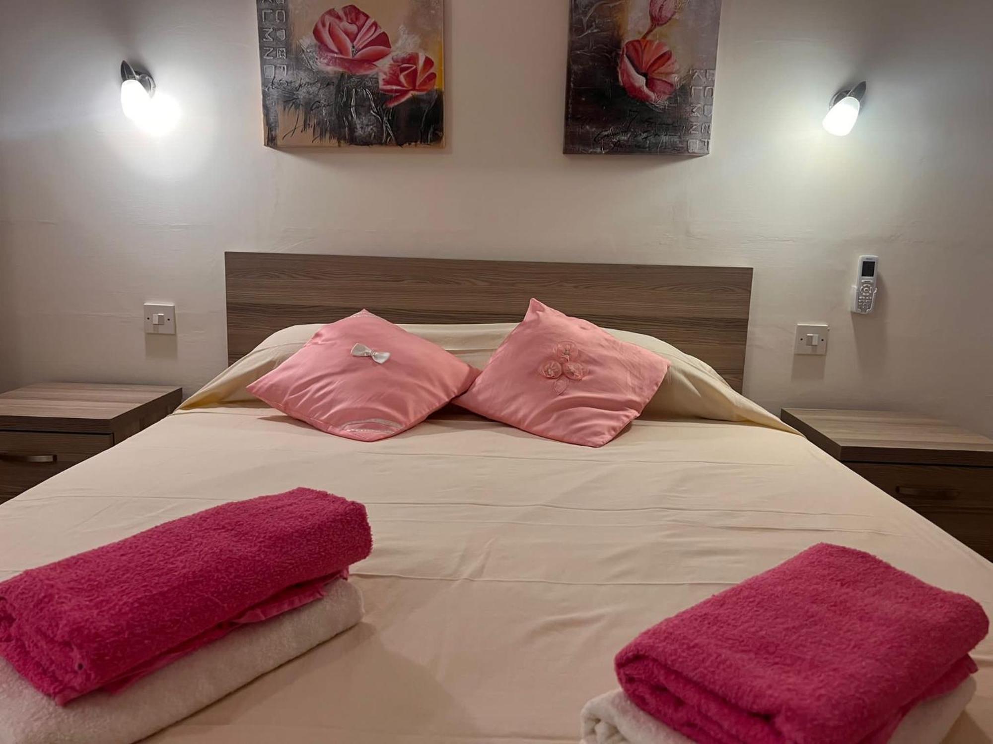 Fiesta Apartment Seaview Меллиеха Экстерьер фото