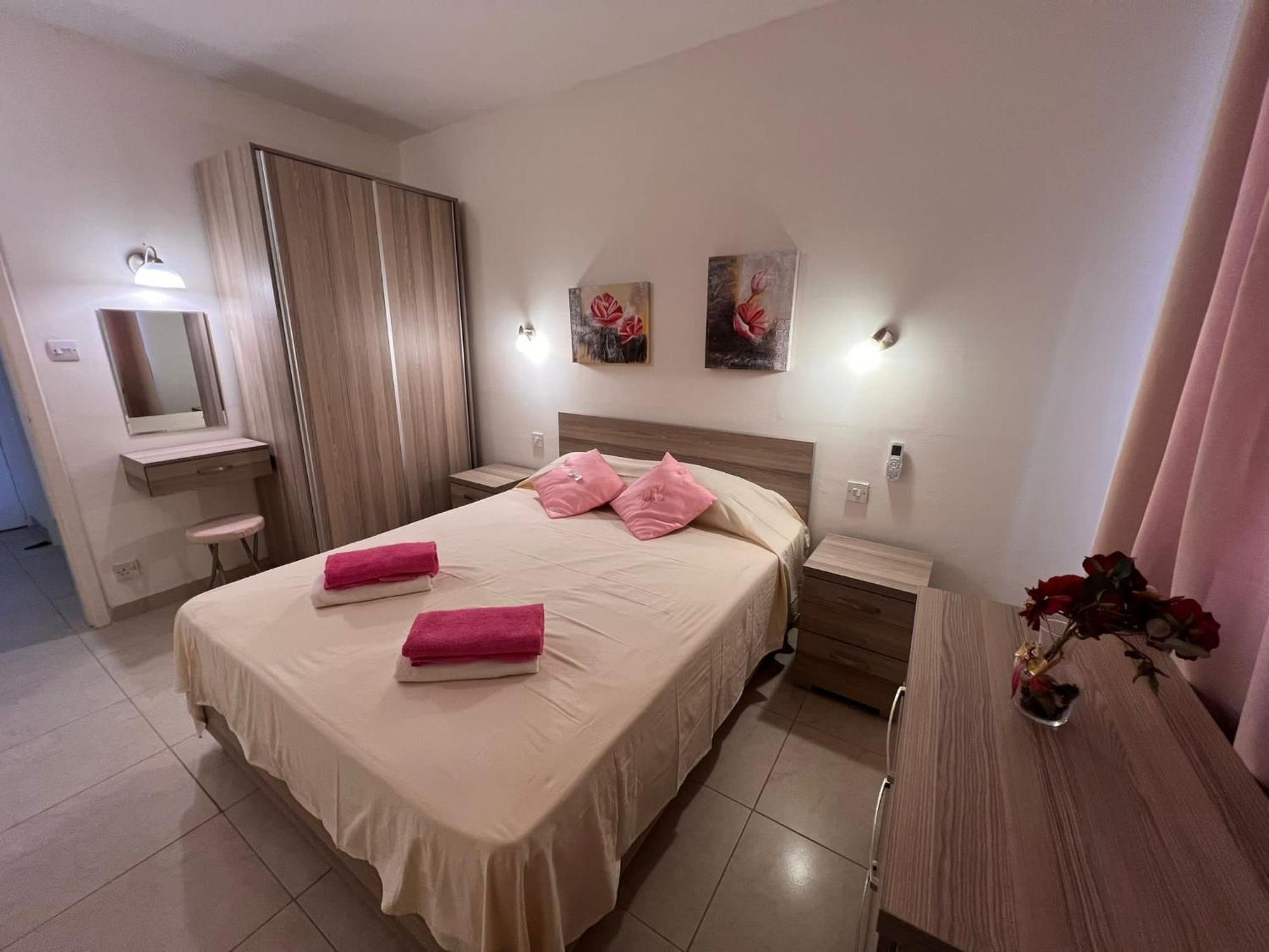 Fiesta Apartment Seaview Меллиеха Экстерьер фото