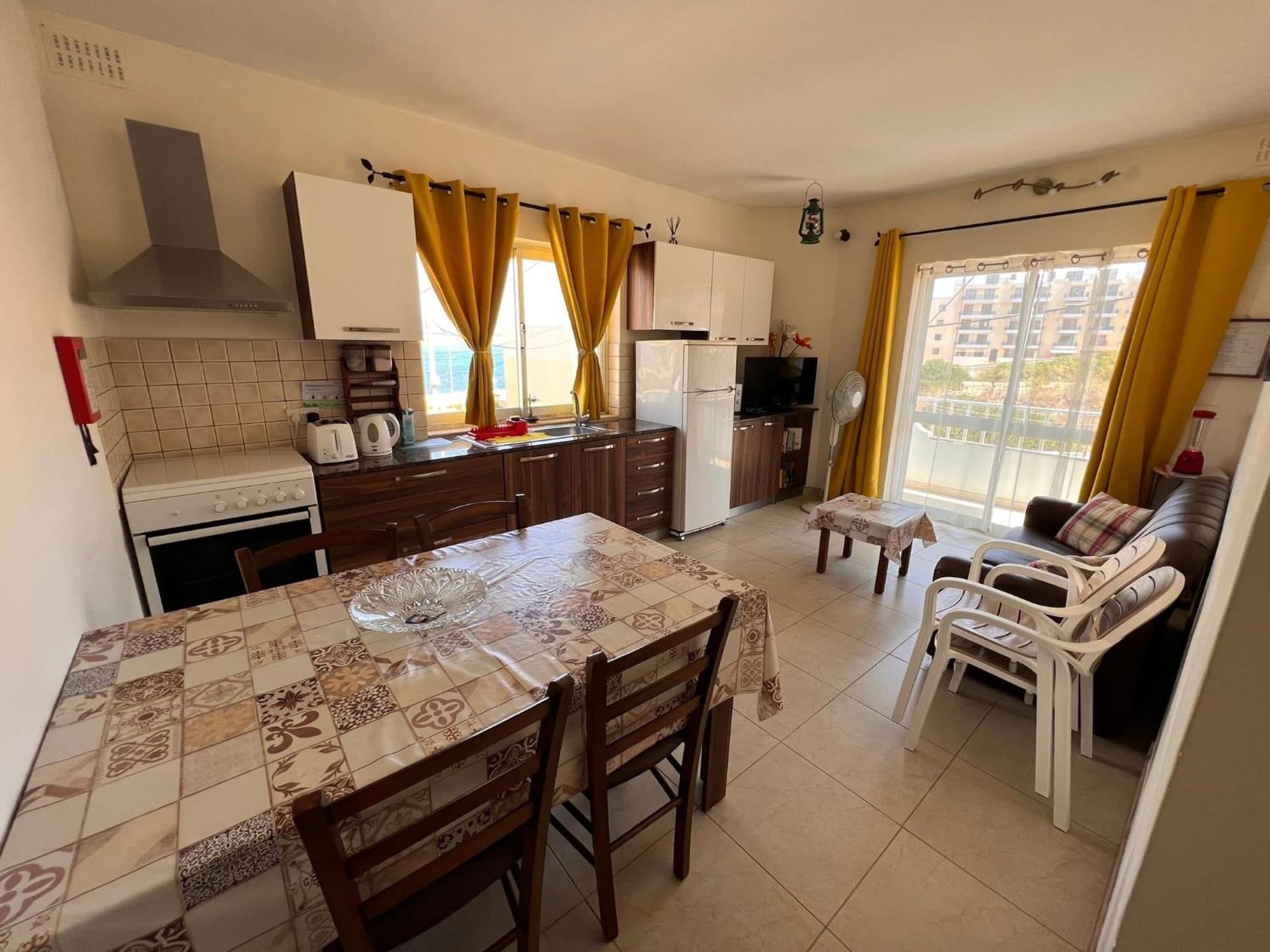 Fiesta Apartment Seaview Меллиеха Экстерьер фото